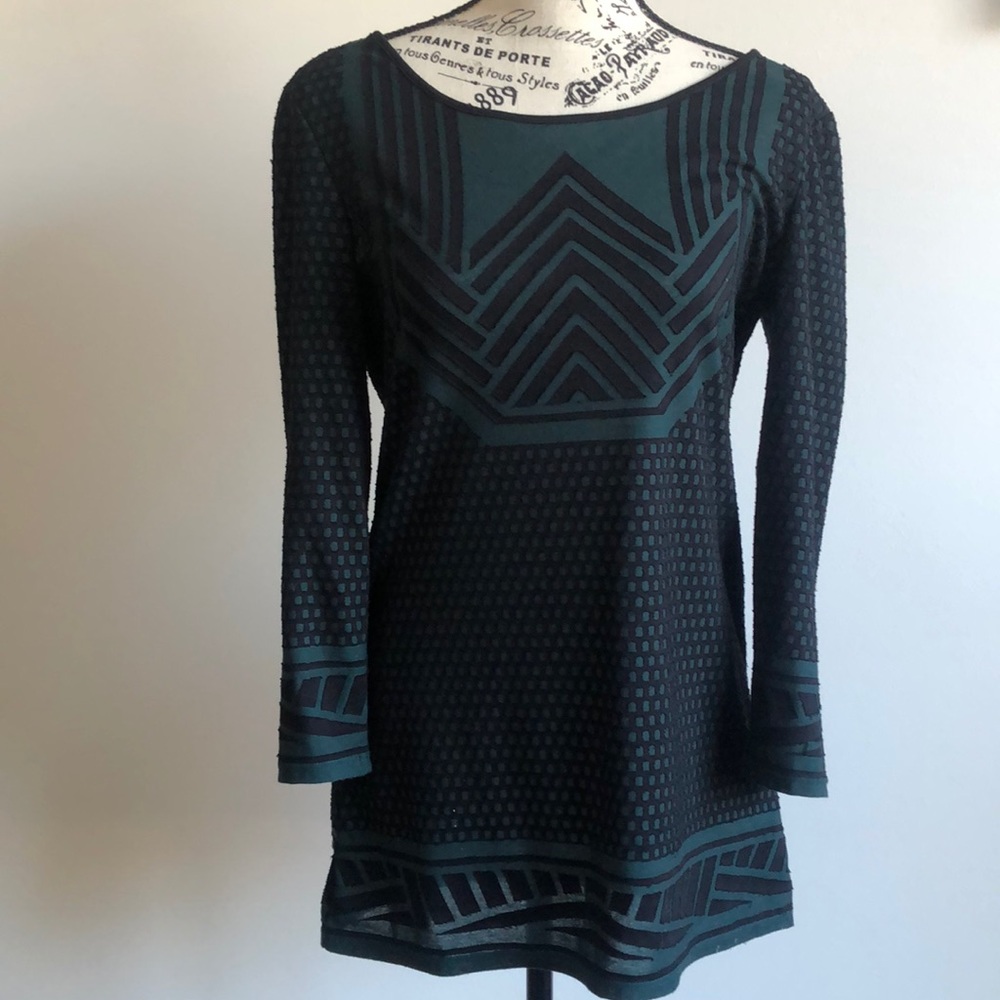 Max Studio 3/4 sleeve round neck tunic top green black textured pattern,Size XS